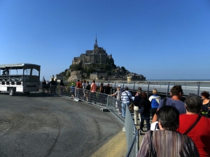 Visitors travel to the island from the parking area by shuttle bus.